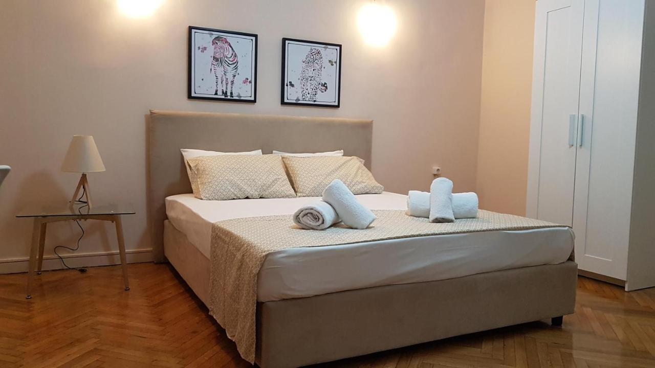 Olive Apartment- Athens Center, 4 Bd, 1.5 Bath Exterior photo